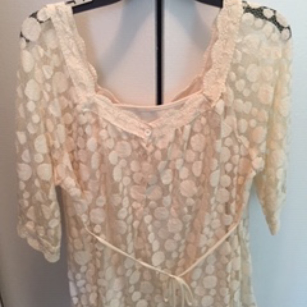 Short-Sleeve Lined Lace Blouse